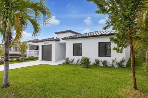 House in Miami, Florida 4 bedrooms, 183.48 sq.m. № 2066362 - photo 26