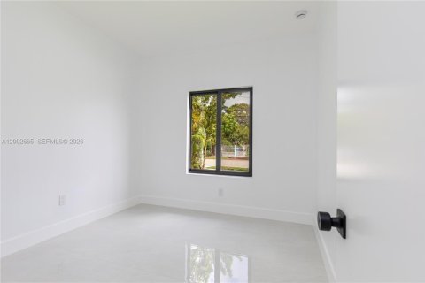 House in Miami, Florida 4 bedrooms, 183.48 sq.m. № 2066362 - photo 21