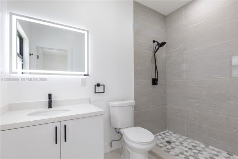 House in Miami, Florida 4 bedrooms, 183.48 sq.m. № 2066362 - photo 17