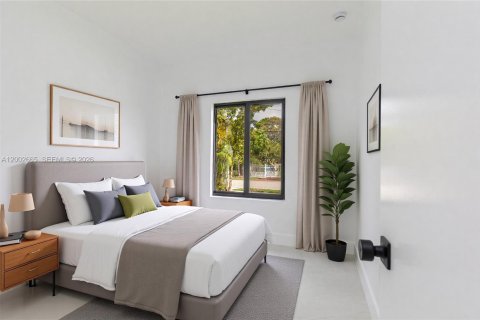 House in Miami, Florida 4 bedrooms, 183.48 sq.m. № 2066362 - photo 22