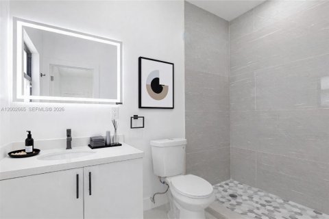 House in Miami, Florida 4 bedrooms, 183.48 sq.m. № 2066362 - photo 16