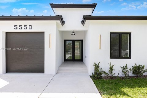 House in Miami, Florida 4 bedrooms, 183.48 sq.m. № 2066362 - photo 24