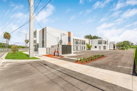 Appartement à louer à Miami, Floride: 2 chambres, 106.84 m2 № 1994255 - photo 2