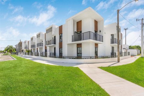 Appartement à louer à Miami, Floride: 2 chambres, 106.84 m2 № 1994255 - photo 1