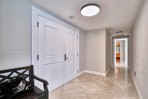 Снять в аренду кондоминиум в Холливуд, Флорида 2 спальни, 196.49м2, № 1949177 - фото 23