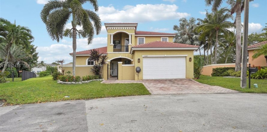 Villa ou maison à Miramar, Floride 4 chambres, 270.35 m2 № 2056988