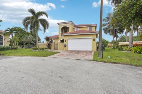 Villa ou maison à vendre à Miramar, Floride: 4 chambres, 270.35 m2 № 2056988 - photo 2