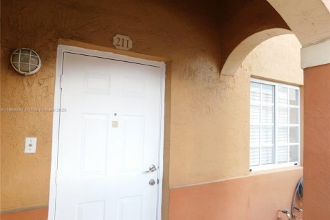 Condo in Hialeah, Florida, 2 bedrooms  № 1952591 - photo 2