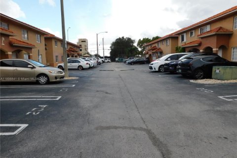 Condo in Hialeah, Florida, 2 bedrooms  № 1952591 - photo 3