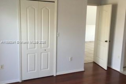 Condo in Hialeah, Florida, 2 bedrooms  № 1952591 - photo 14