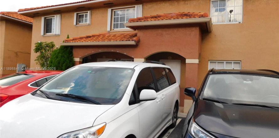 Condo in Hialeah, Florida, 2 bedrooms  № 1952591
