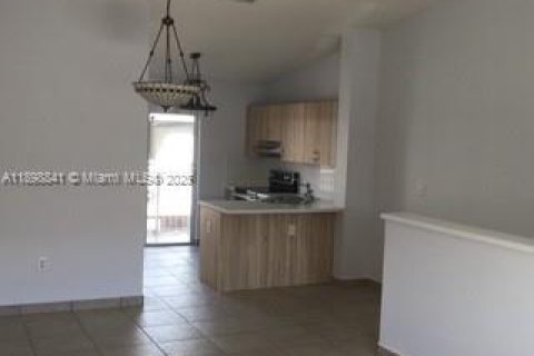 Condo in Hialeah, Florida, 2 bedrooms  № 1952591 - photo 15