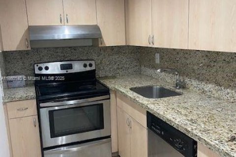 Condo in Miami, Florida, 2 bedrooms  № 1892214 - photo 9