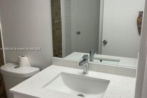 Condo in Miami, Florida, 2 bedrooms  № 1892214 - photo 16