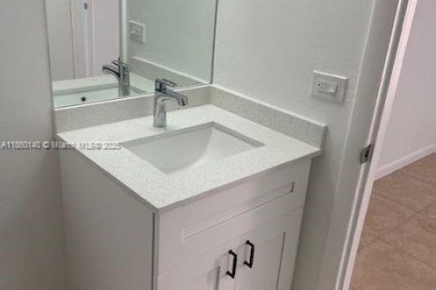 Condo in Miami, Florida, 2 bedrooms  № 1892214 - photo 24