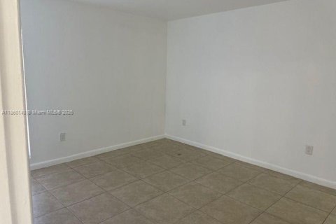 Condo in Miami, Florida, 2 bedrooms  № 1892214 - photo 10