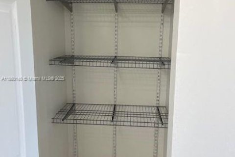 Condo in Miami, Florida, 2 bedrooms  № 1892214 - photo 17