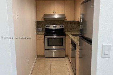 Condo in Miami, Florida, 2 bedrooms  № 1892214 - photo 6