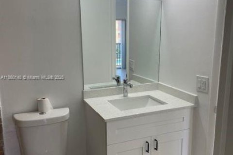 Condo in Miami, Florida, 2 bedrooms  № 1892214 - photo 14