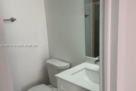 Condo in Miami, Florida, 2 bedrooms  № 1892214 - photo 23