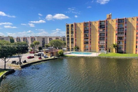Condo in Miami, Florida, 2 bedrooms  № 1892214 - photo 30