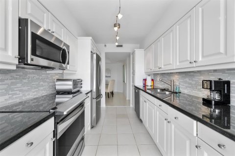 Condo in Aventura, Florida, 2 bedrooms  № 2013672 - photo 8