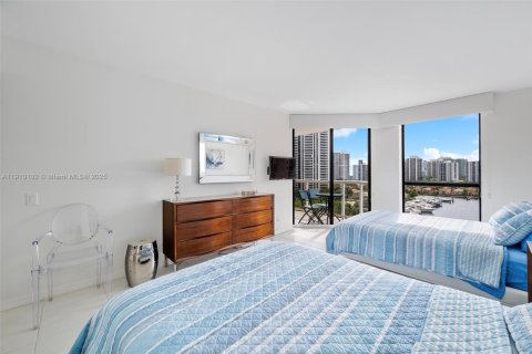 Condo in Aventura, Florida, 2 bedrooms  № 2013672 - photo 15