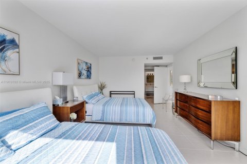 Condo in Aventura, Florida, 2 bedrooms  № 2013672 - photo 16