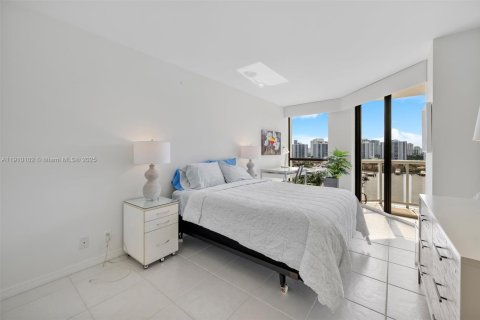 Condo in Aventura, Florida, 2 bedrooms  № 2013672 - photo 22