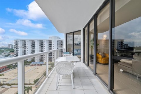 Condo in Aventura, Florida, 2 bedrooms  № 2013672 - photo 30