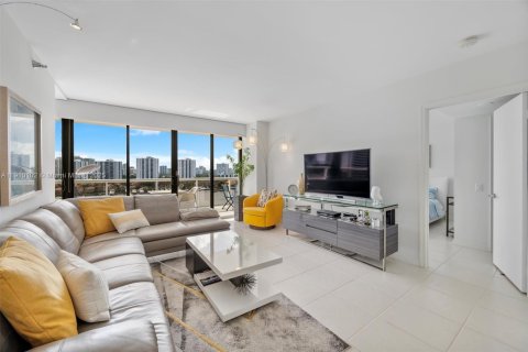 Condo in Aventura, Florida, 2 bedrooms  № 2013672 - photo 3