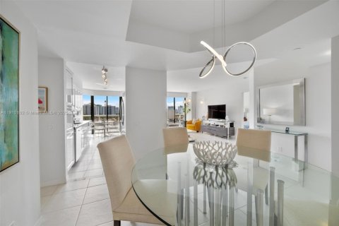 Condo in Aventura, Florida, 2 bedrooms  № 2013672 - photo 7