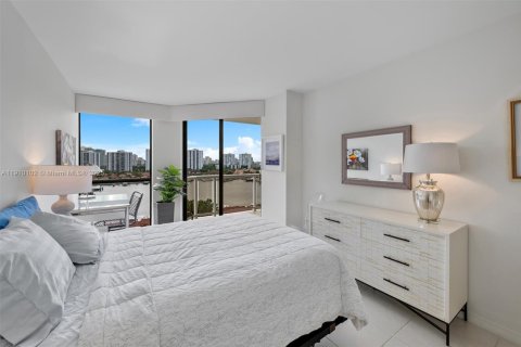 Condo in Aventura, Florida, 2 bedrooms  № 2013672 - photo 23