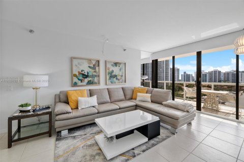 Condo in Aventura, Florida, 2 bedrooms  № 2013672 - photo 2