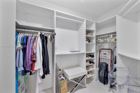 Condo in Aventura, Florida, 2 bedrooms  № 2013672 - photo 21