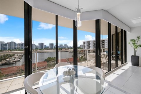 Condo in Aventura, Florida, 2 bedrooms  № 2013672 - photo 12