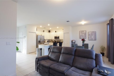 Townhouse in Miami Gardens, Florida 3 bedrooms, 131.83 sq.m. № 1939471 - photo 8