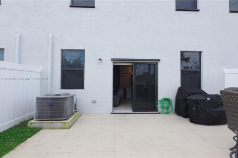 Townhouse in Miami Gardens, Florida 3 bedrooms, 131.83 sq.m. № 1939471 - photo 23