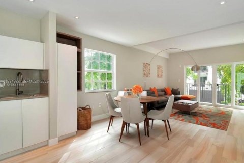 Adosado en alquiler en Coral Gables, Florida, 2 dormitorios, 139.35 m2 № 1993069 - foto 8