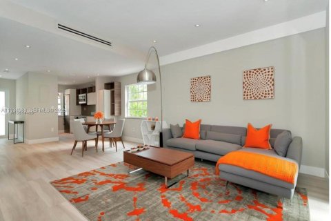 Adosado en alquiler en Coral Gables, Florida, 2 dormitorios, 139.35 m2 № 1993069 - foto 6