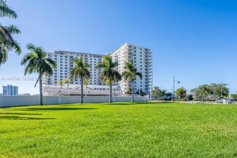 Condominio en venta en Fort Lauderdale, Florida, 2 dormitorios, 139.35 m2 № 2152759 - foto 15