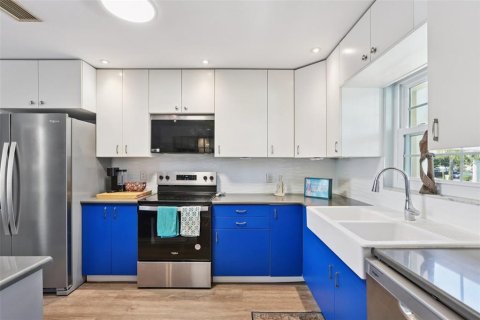 Condominio en venta en Saint Petersburg, Florida, 2 dormitorios, 121.24 m2 № 2094499 - foto 19