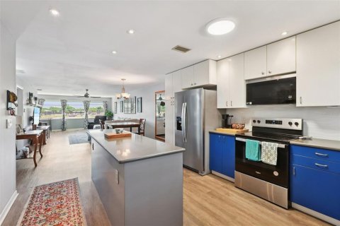 Condominio en venta en Saint Petersburg, Florida, 2 dormitorios, 121.24 m2 № 2094499 - foto 3