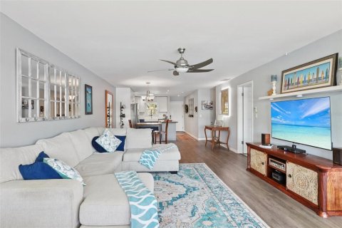 Condominio en venta en Saint Petersburg, Florida, 2 dormitorios, 121.24 m2 № 2094499 - foto 13