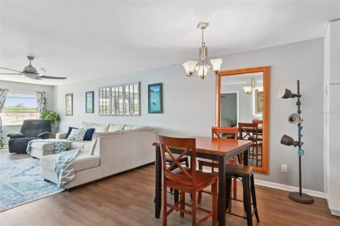 Condominio en venta en Saint Petersburg, Florida, 2 dormitorios, 121.24 m2 № 2094499 - foto 10