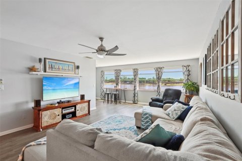 Condominio en venta en Saint Petersburg, Florida, 2 dormitorios, 121.24 m2 № 2094499 - foto 4