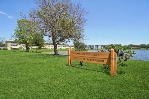 Condominio en venta en Saint Petersburg, Florida, 2 dormitorios, 121.24 m2 № 2094499 - foto 26