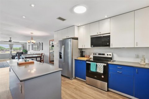 Condominio en venta en Saint Petersburg, Florida, 2 dormitorios, 121.24 m2 № 2094499 - foto 6