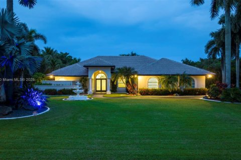 Villa ou maison à louer à Davie, Floride: 9 chambres, 462.56 m2 № 1952397 - photo 7