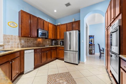 Купить виллу или дом в Катлер-Бей, Флорида 5 спален, 284.37м2, № 2056136 - фото 11